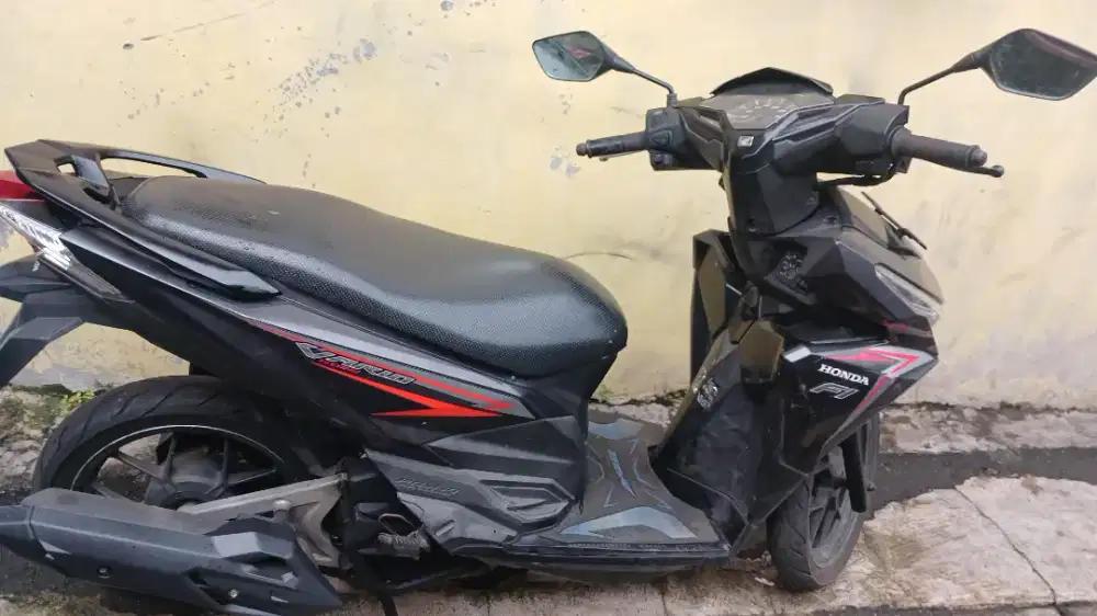 Honda Vario 125 tahun 2016 warna hitam mulus