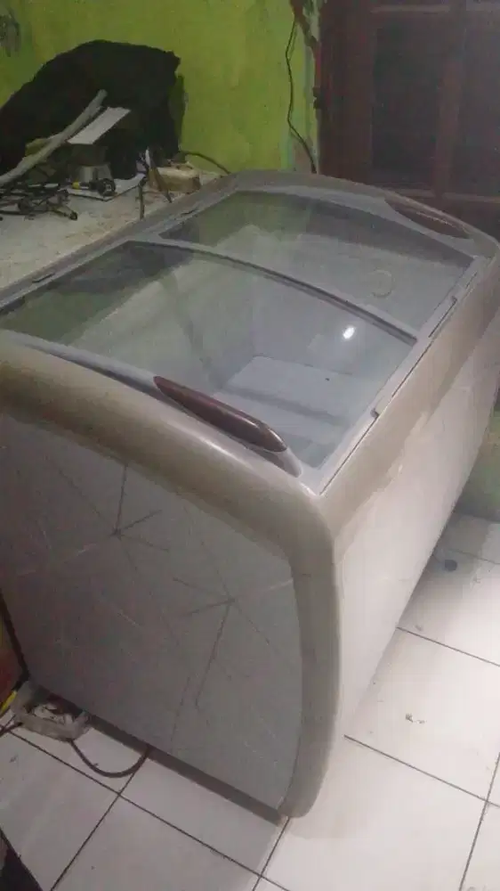 Frezer sleding kaca GEA GRATIS ANTAR