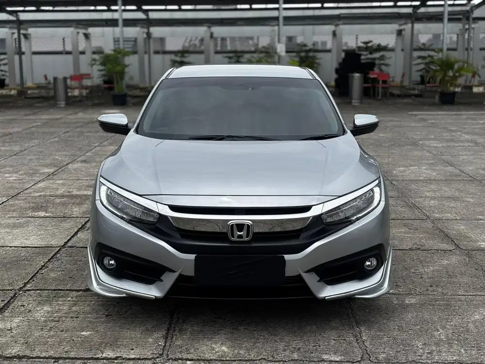 Honda Civic ES Prestige Sedan 1.5 AT Silver Low KM!!!