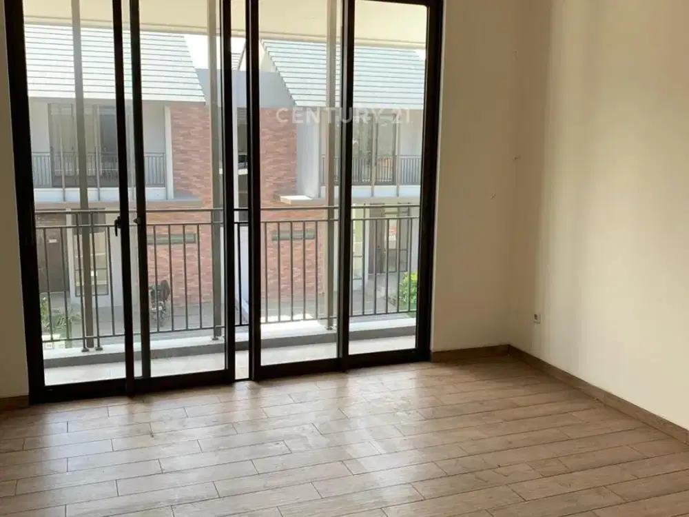 Rumah  2 Lantai Di Suvarna Sutera Cluster Dakota Tangerang