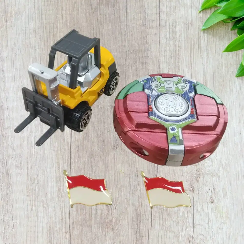 Paket Mainan Transformer + Forklift Metal + 2 Pin Merah Putih (4 Baran
