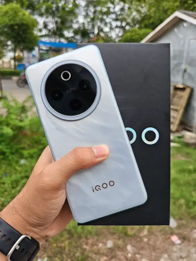 IQoo Z10 5g ram 8/128gb