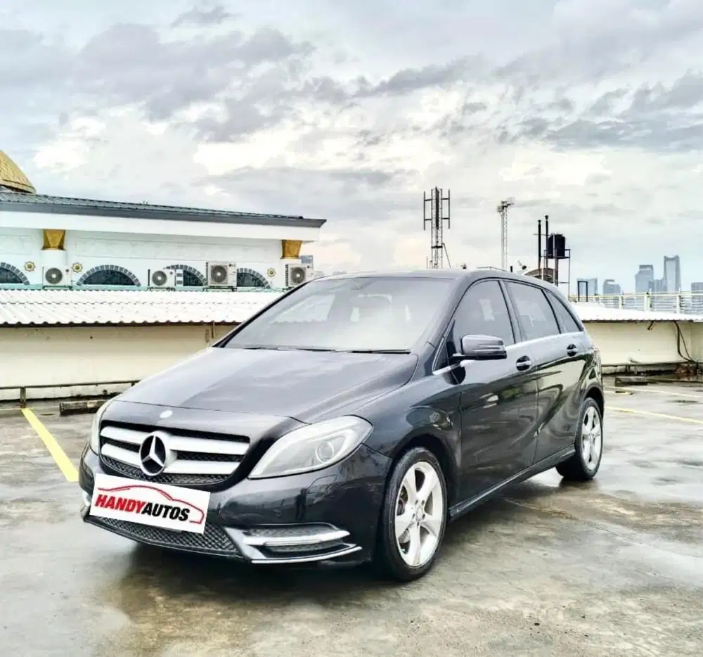 Mercedes Benz B200 Tahun 2012 Automatic Hitam metalik