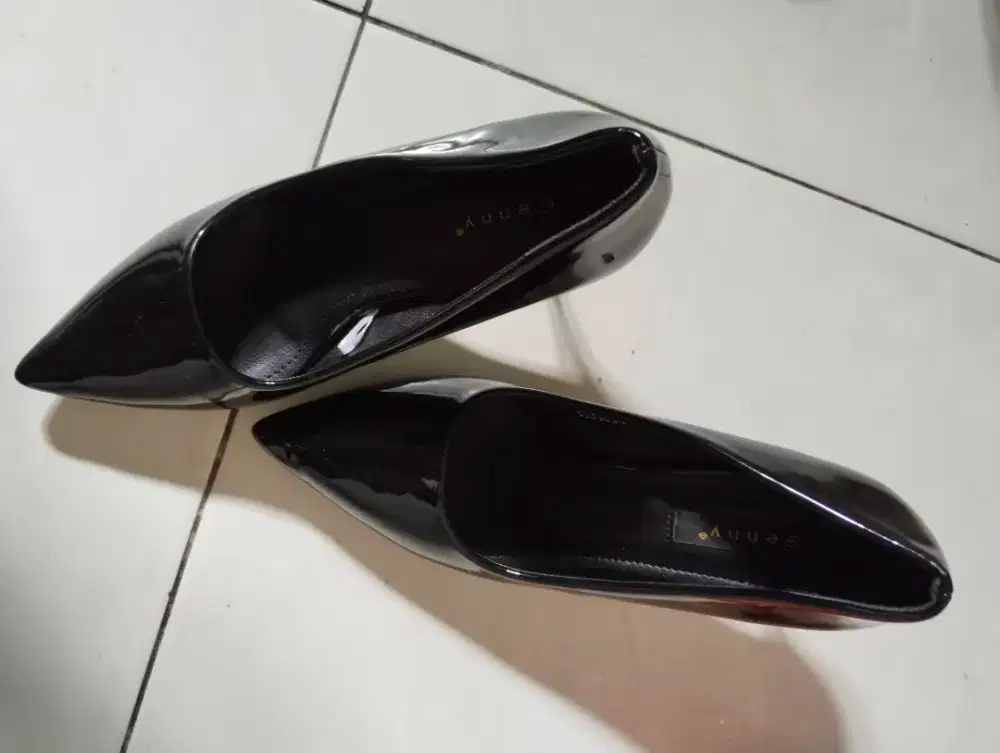 Dijual sepatu heels genny