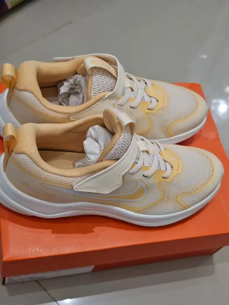 Sepatu anak cewe nike ori cosmic runner