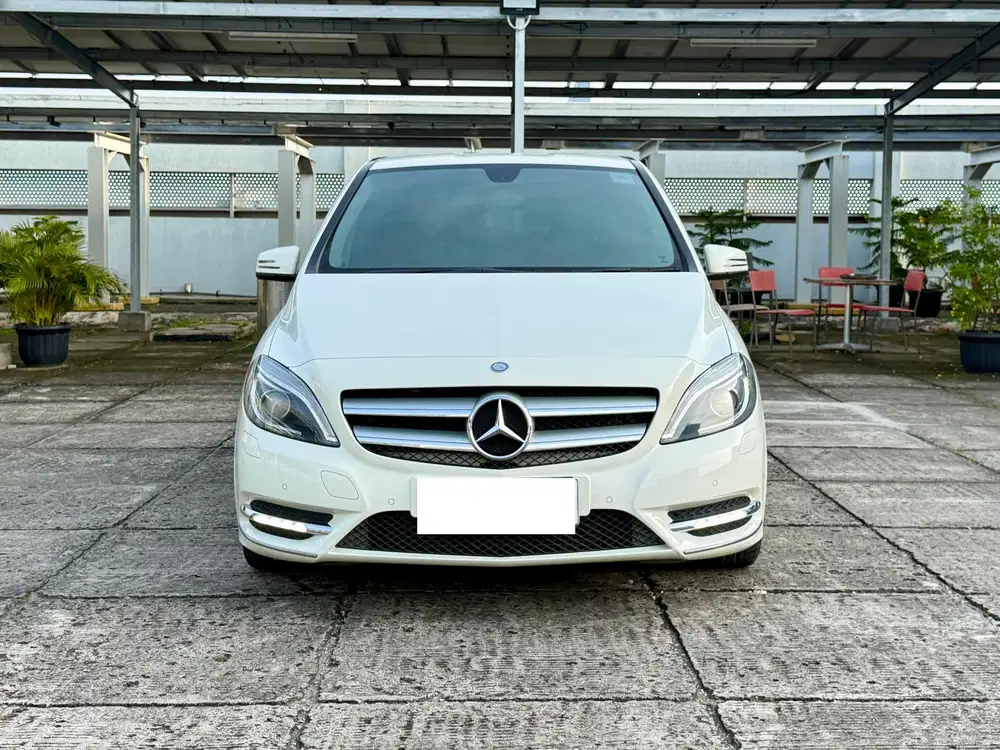 Mercedes-Benz B200 2014 Bensin
