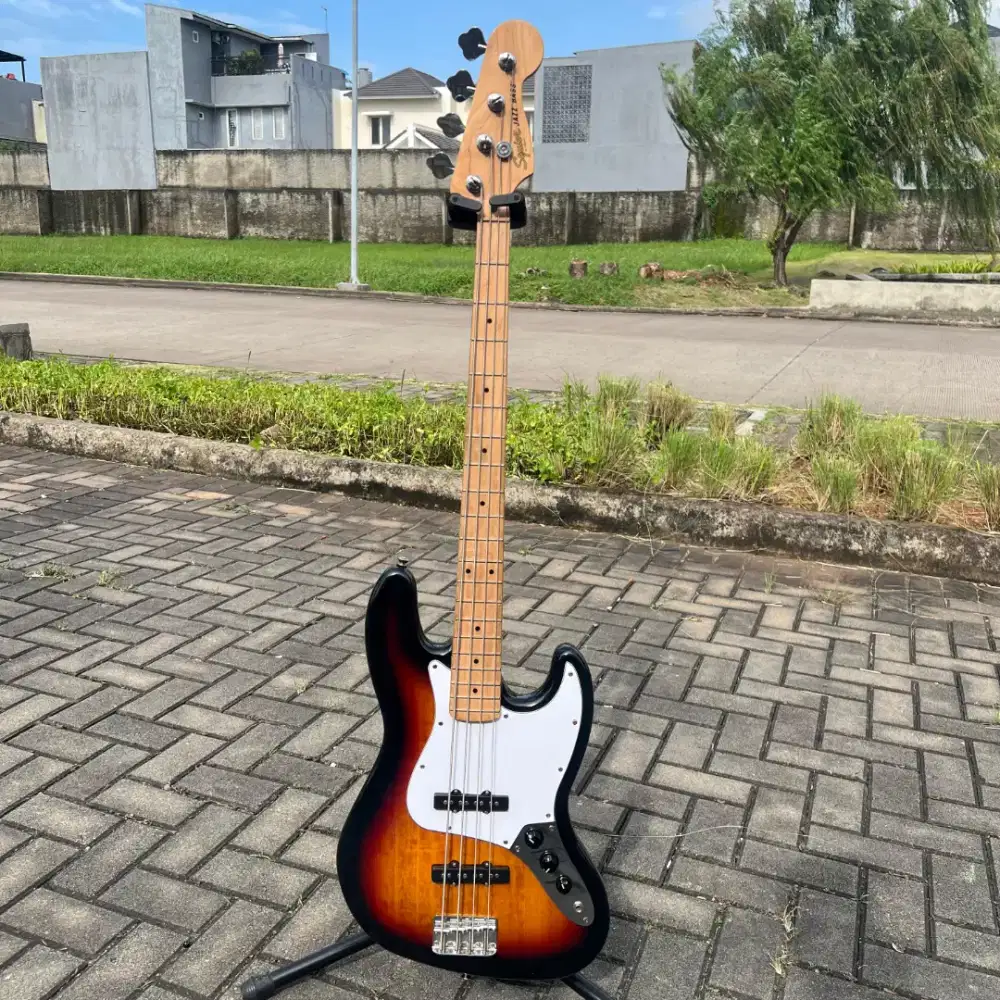 Squire Affinity Jazz Bass With Maple FB