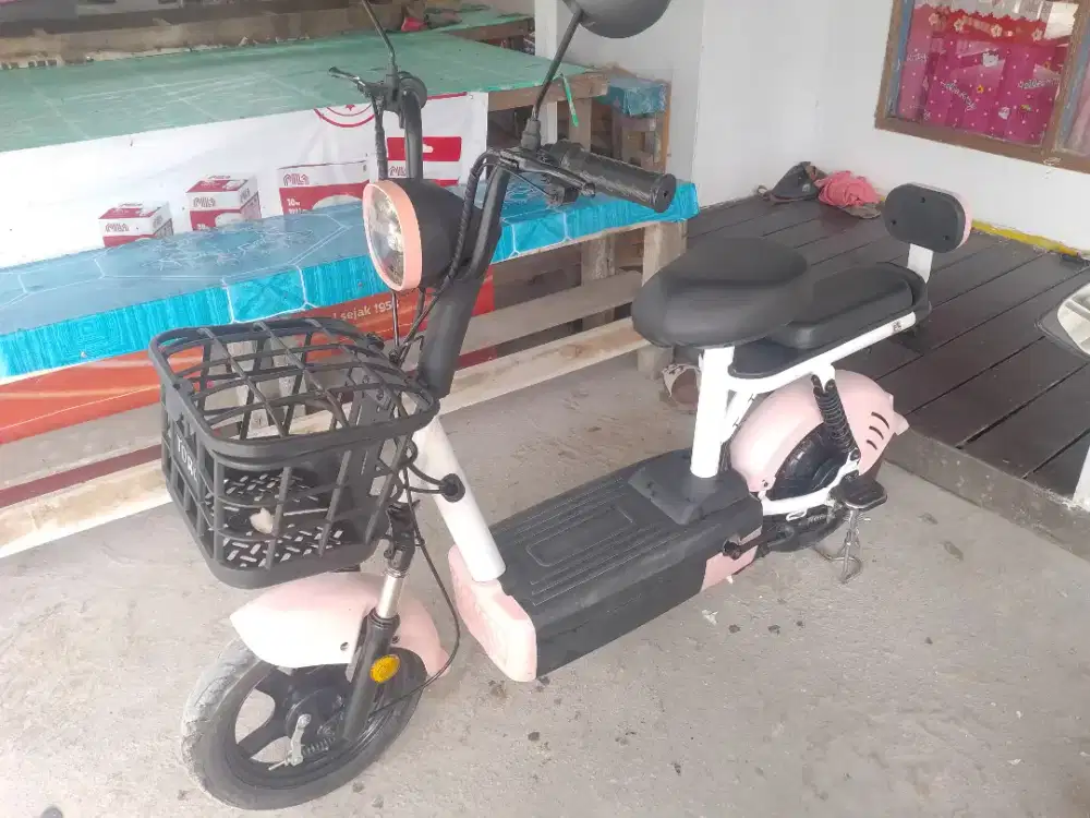 Sepeda listrik Tora pink