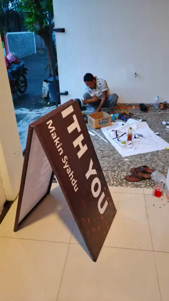 Papan nama coffeeshop segitiga plangkan besi kuat kokoh awet