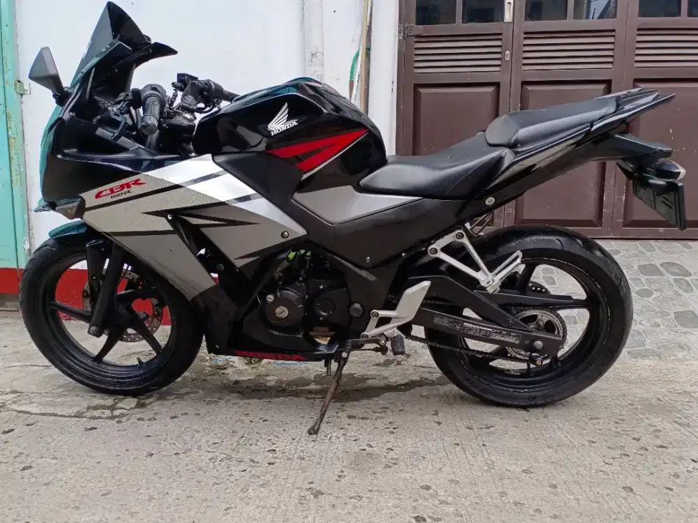 Honda CBR 150CC LowKM Tahun 2016 PajakPanjg Mesin Halus Siap tancapGas