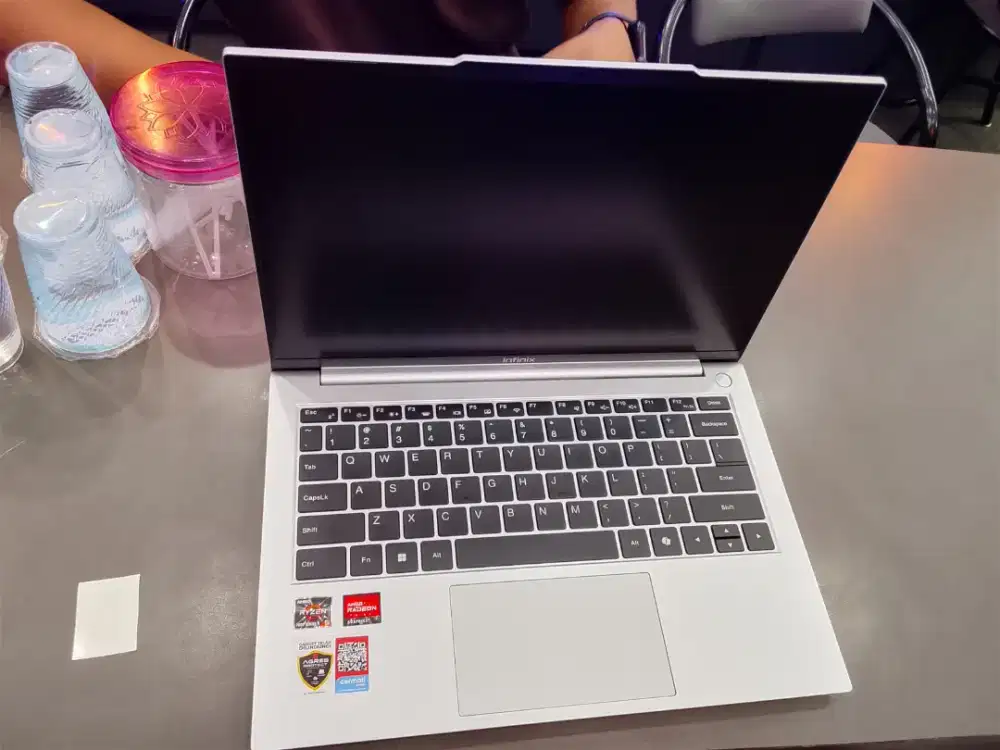 SEMUA MEREK LAPTOP ADA