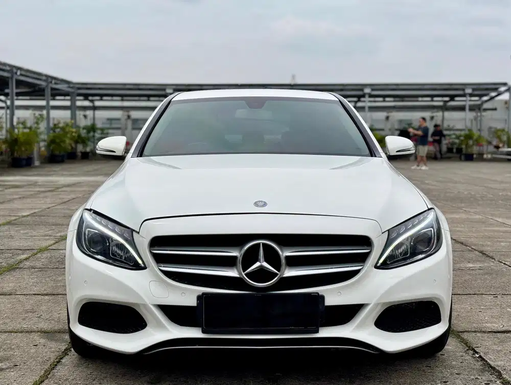 MERCEDES BENZ C200 AVANTGARDE 2016 PUTIH ISTIMEWA TT 2017