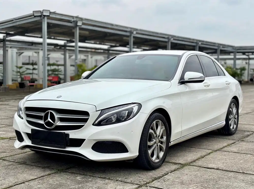 MERCEDES BENZ C200 AVANTGARDE 2016 PUTIH ISTIMEWA TT 2017