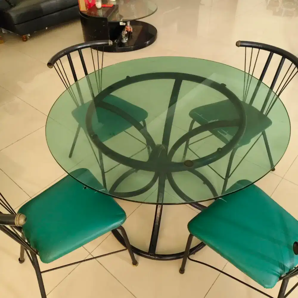 Meja Makan Bulat Keluarga 4 Kursi