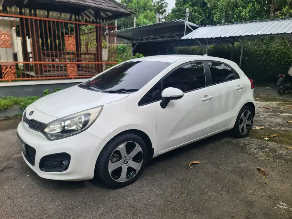 DP10JT// KIA RIO AT PUTIH
