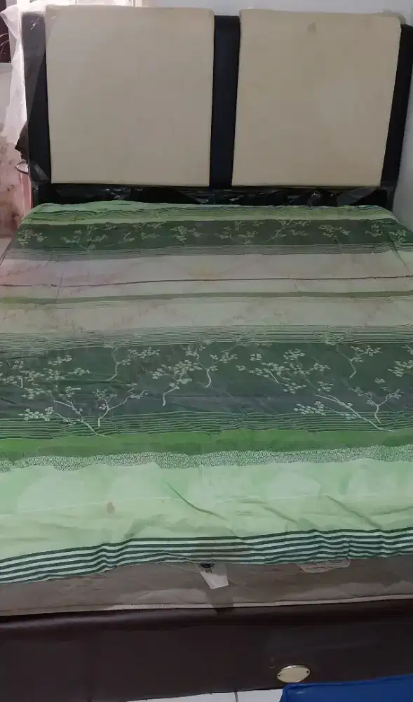 Jual borongan set spring bed romance 160, kulkas, lemari dan rak