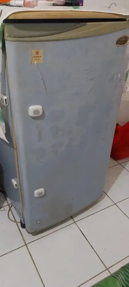 Jual borongan set spring bed 160, kulkas, lemari dan rak