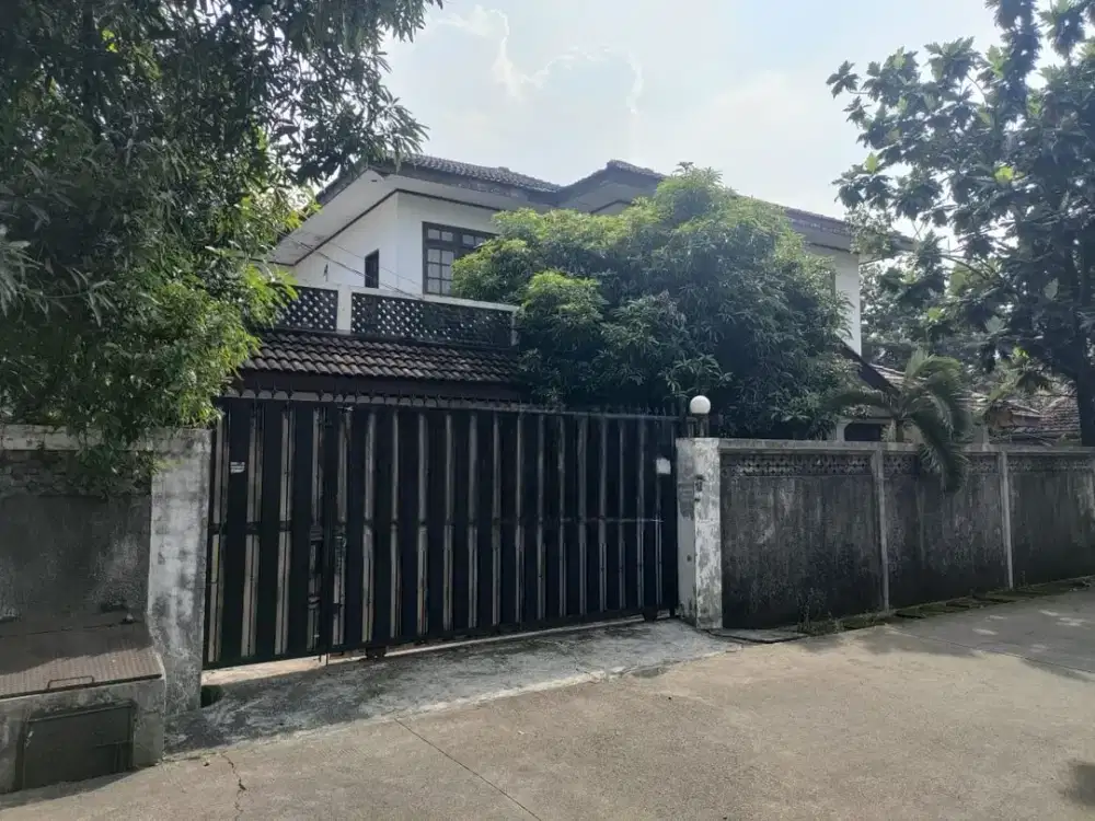 Rumah 2Lt Ada Pool di Kemang Timur Duren Tiga, Hanya 10 Menit ke CBD dan Tol