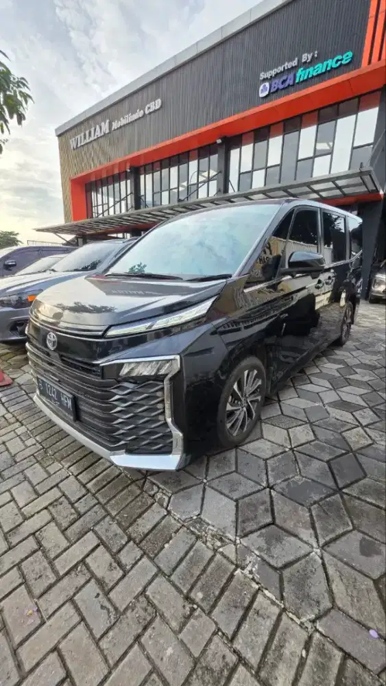 Toyota Voxy 2.0L A/T 2022