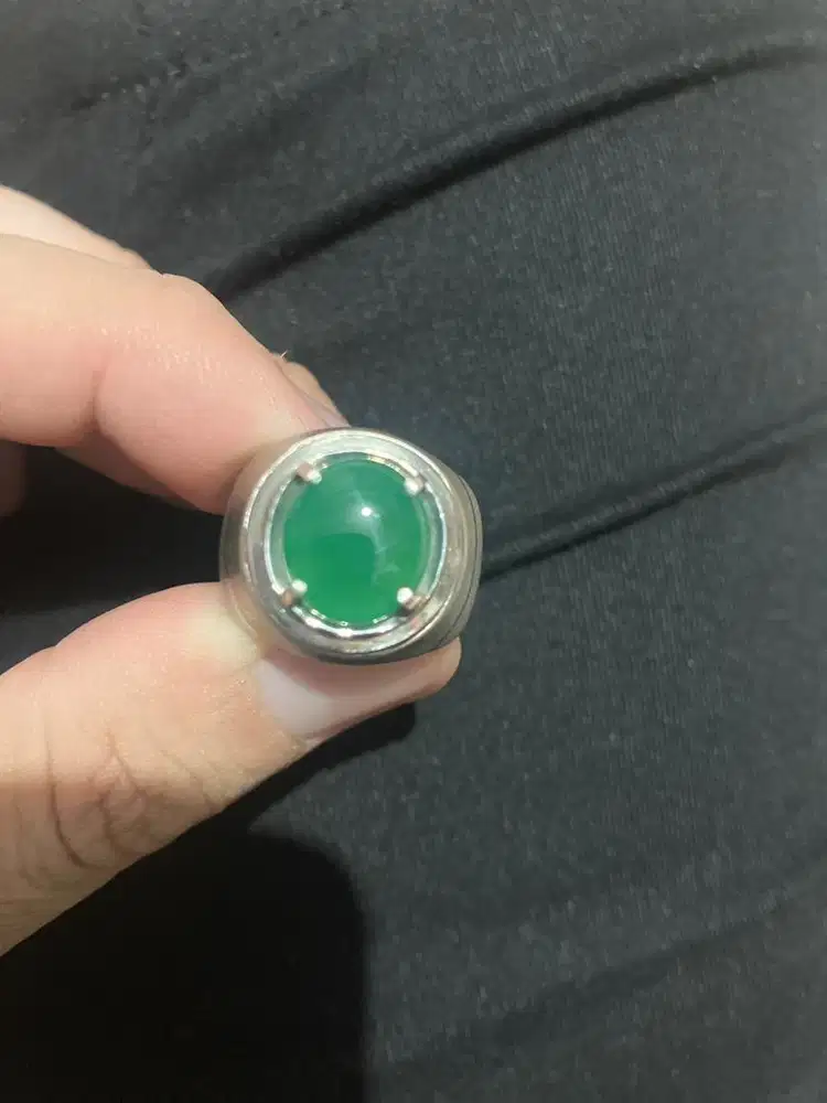 Natural Batu bacan hijau imperial
