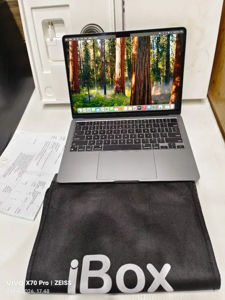 Macbook Air M3 16/256gb 13-inch ex garansi resmi iBox unit istmewa