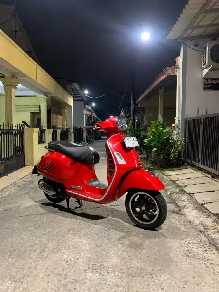 Piaggio Vespa GTS 2019