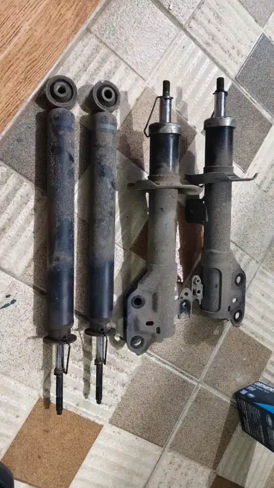 Shock breaker dan kampas rem agya