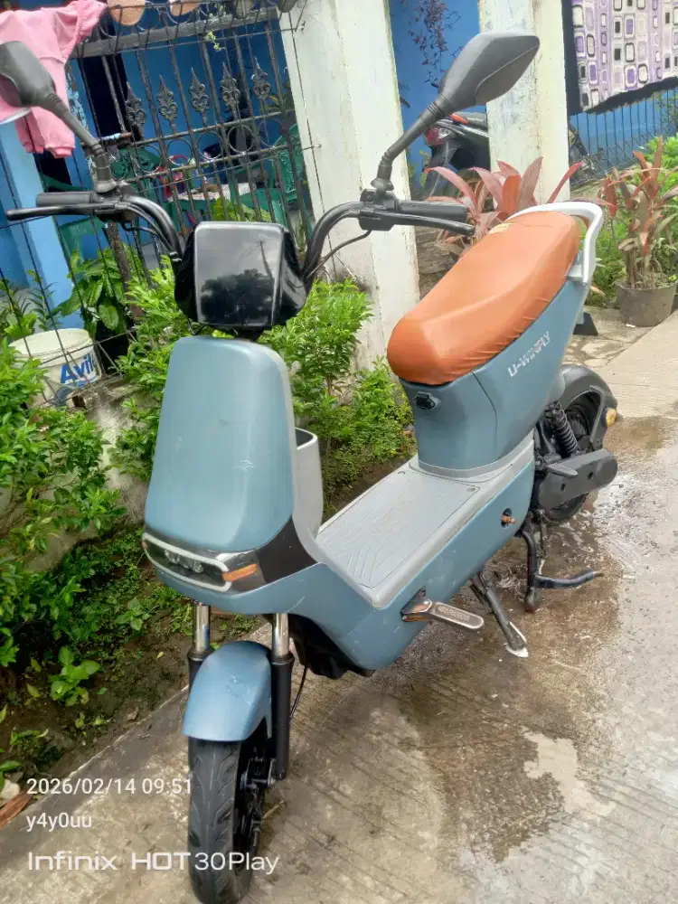 Sepeda listrik merek u winfly kondisi normal gda minus