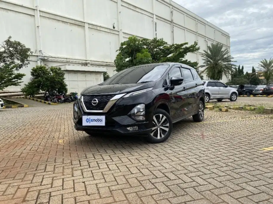 TDP 9,JT, Nissan Livina 1.5 VE Bensin-AT Hitam 2019