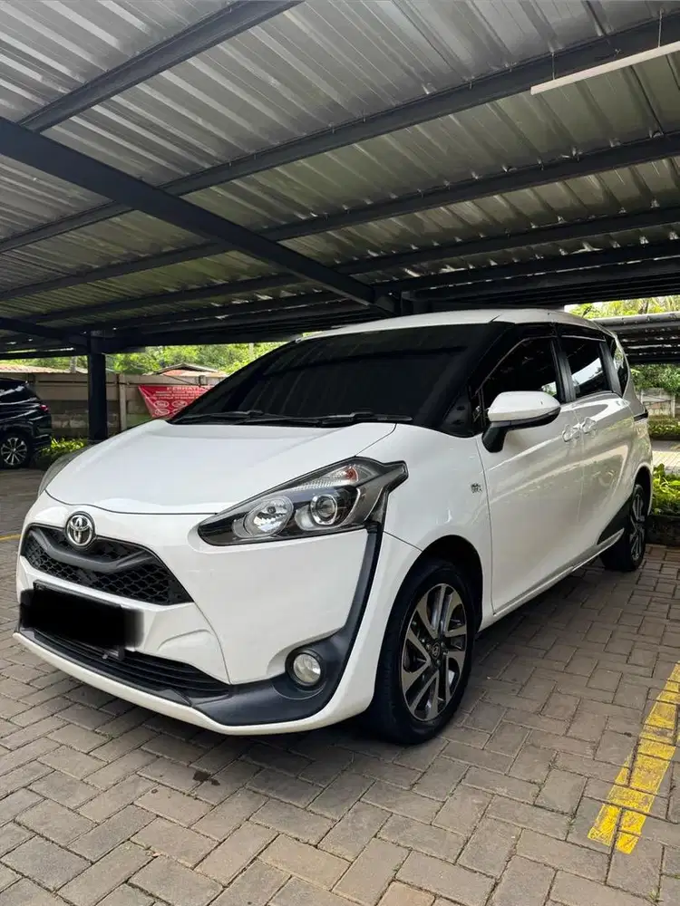 Toyota Sienta 1.5 V AT 2021 – Putih – Tangan Pertama