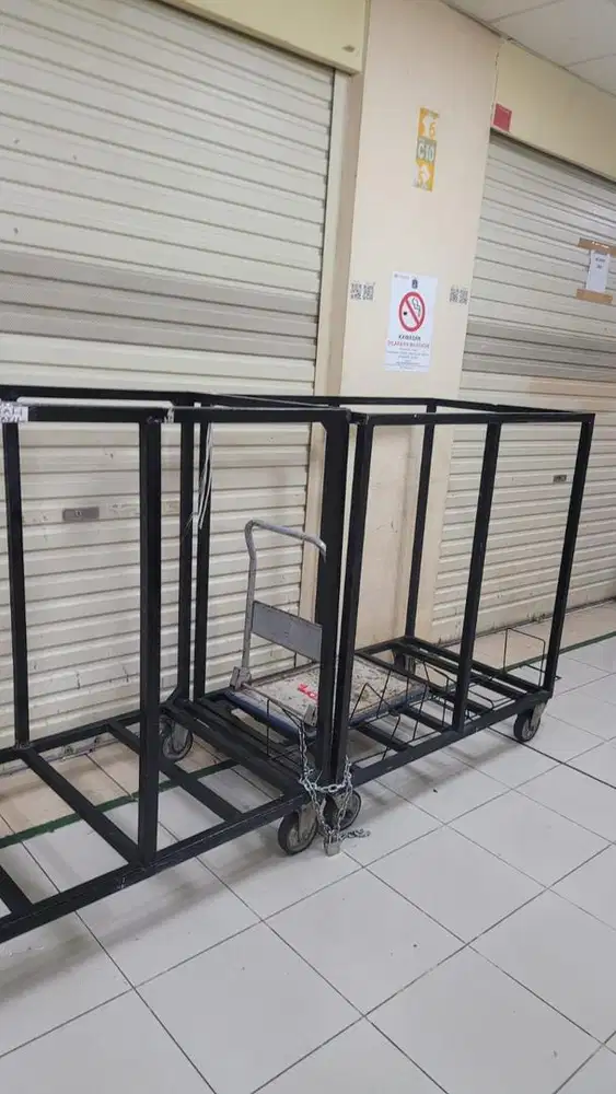 Troly besi untuk angkut barang