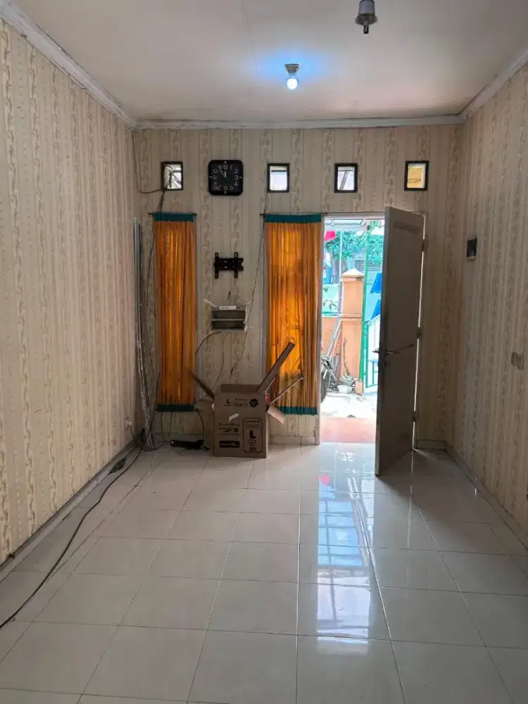 Jual Rumah 1 Lantai Butuh Renovasi di Metland Menteng, Cakung.