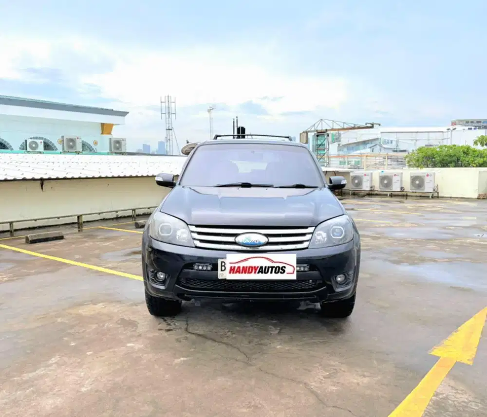 Ford Escape XLT Tahun 2010 Automatic Hitam Metalik yang sangat terawat