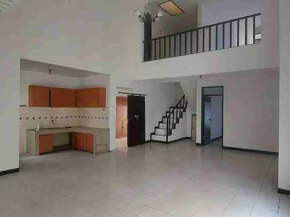 Disewakan Rumah 2 lantai Siap Huni di Komplek Perumahan Turangga Bandung Kota