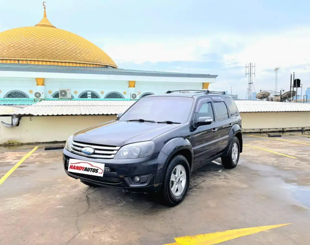 Ford Escape XLT Tahun 2010 Automatic Hitam Metalik yang sangat terawat