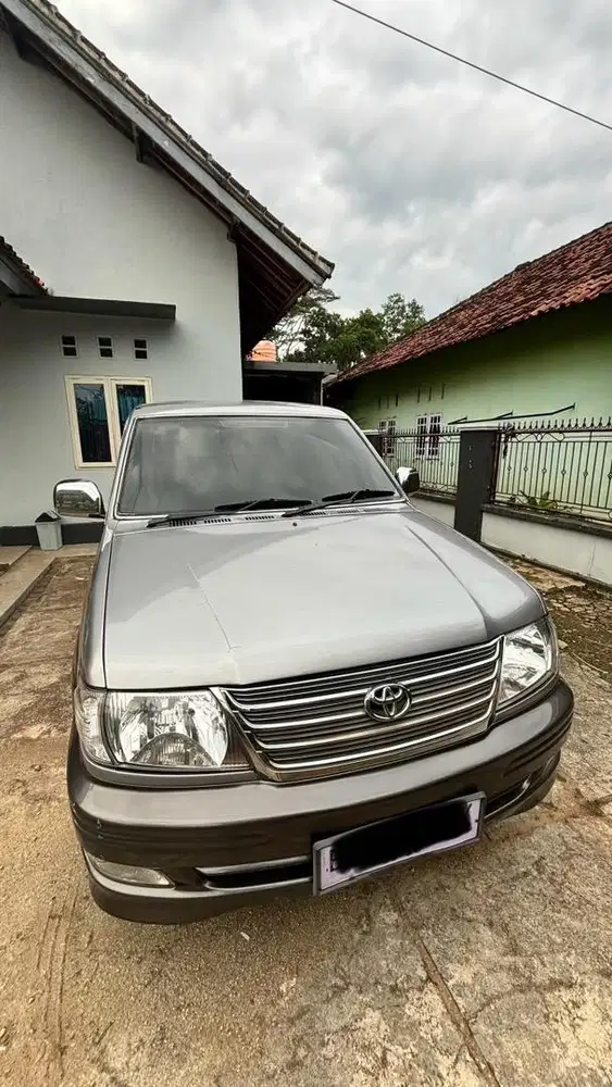 Kijang Krista 2.0 Bensin M/T
