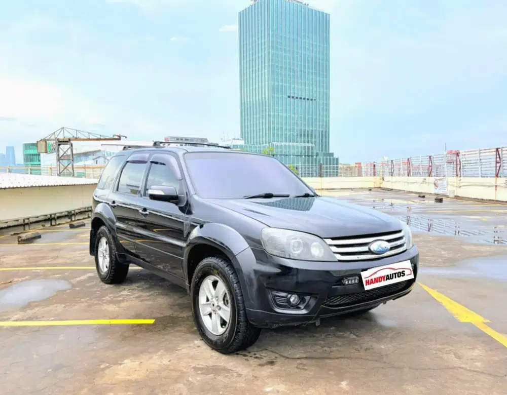 Ford Escape XLT Tahun 2010 Automatic Hitam Metalik yang sangat terawat