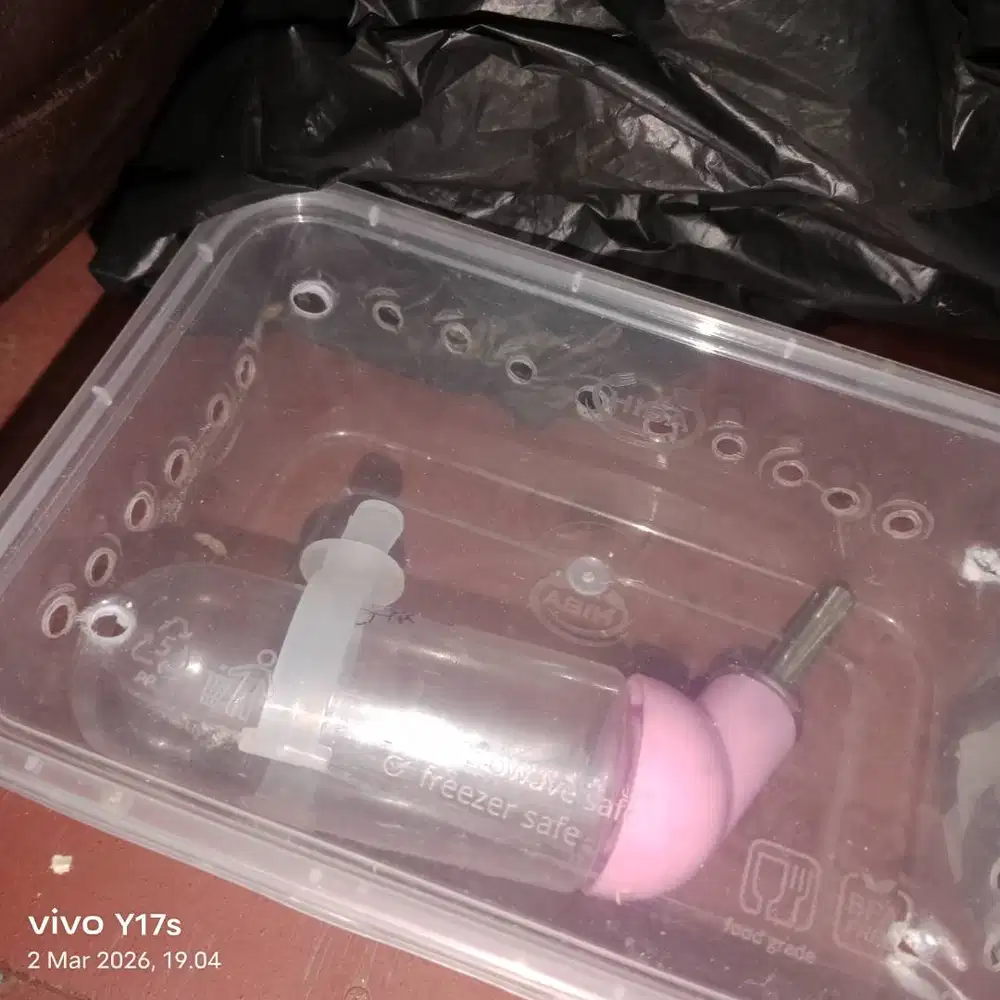 Tempat minum hamster