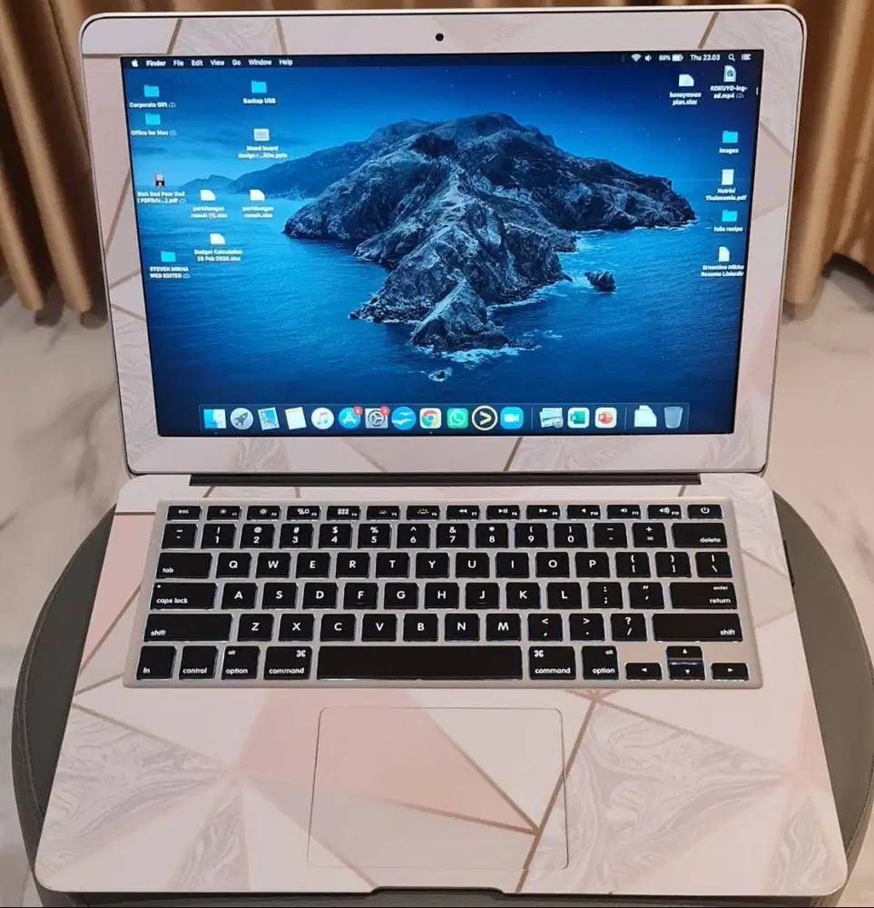 Apple Macbook Air 2017 (13 inch) Pre Loved