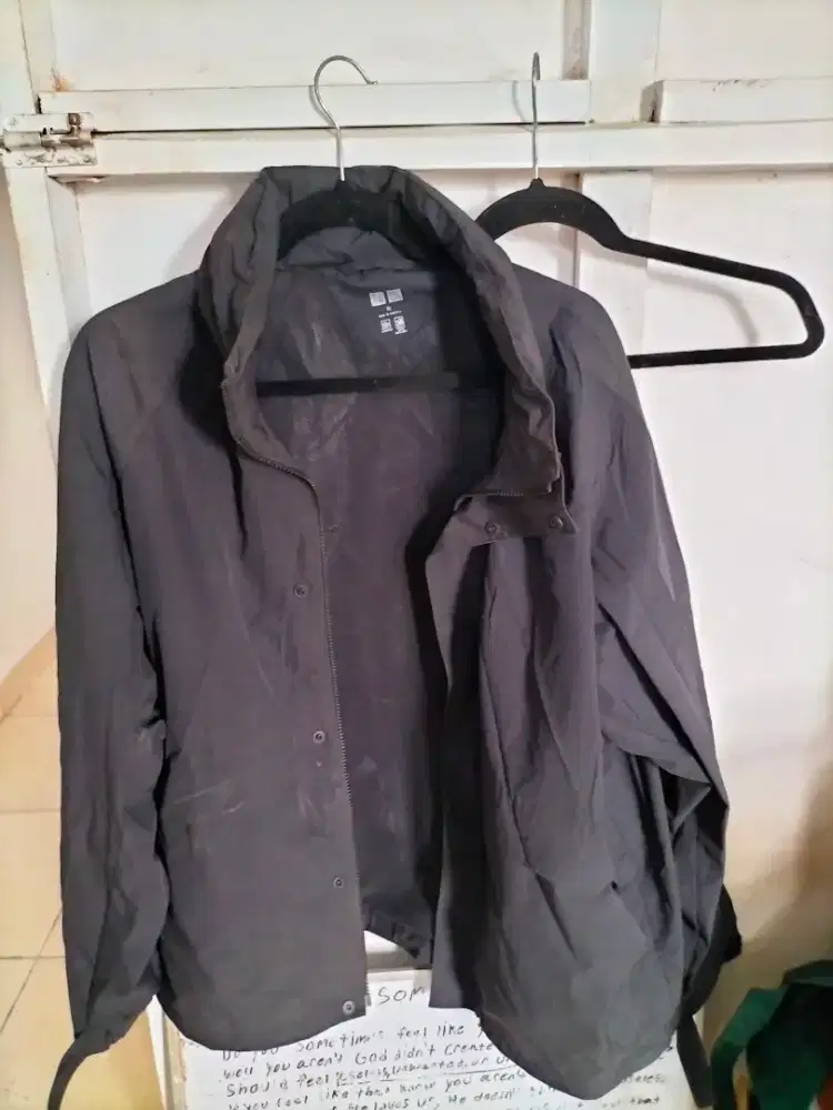 Uni Qlo anti air jas XL