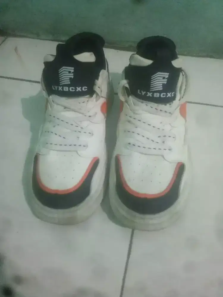 Sepatu kets LYXBCXC