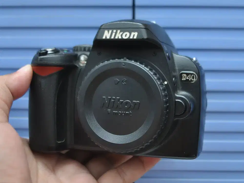 Nikon D40 body only likenew