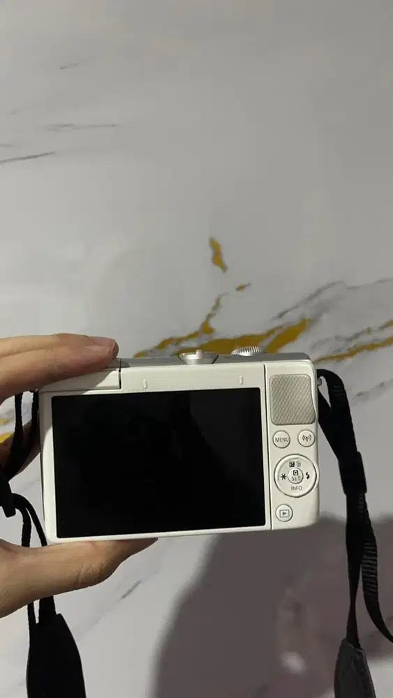 Camera Canon EOS M100