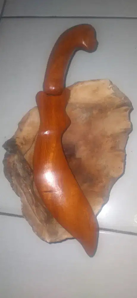 Barang antik. Kujang.