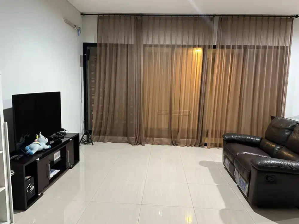 Disewakan Rumah Semi Furnish Siap Huni Lokasi di Summarecon Cluster Emily Bandung