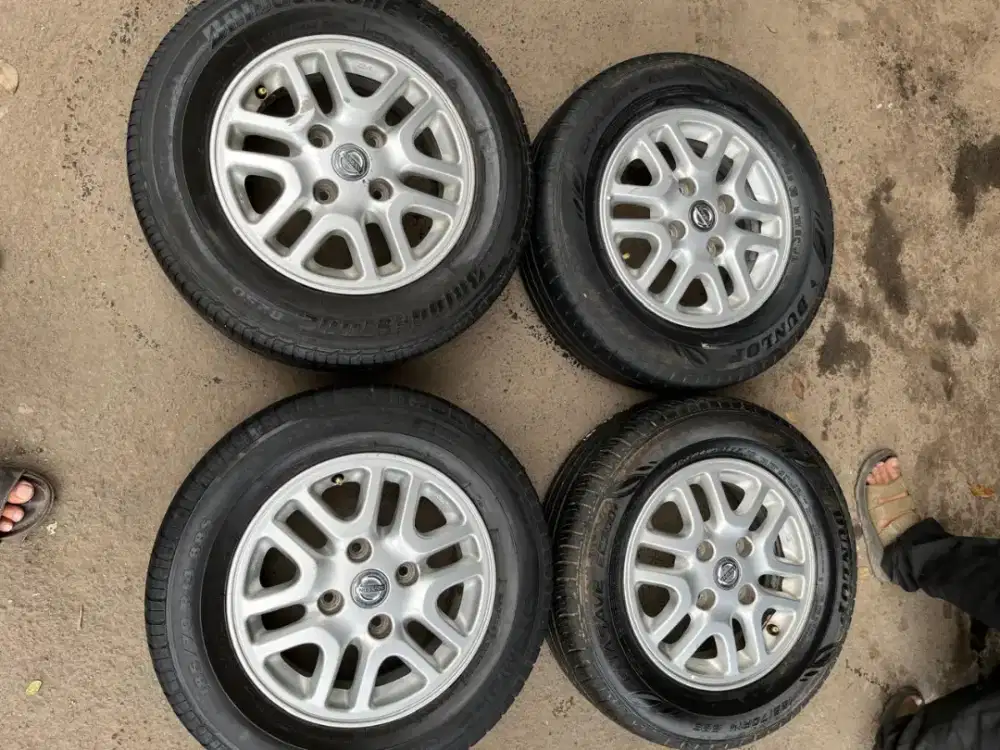 Velg original Nissan Evalia ring 14 pcd 4x114,3 ban 185/70 R14