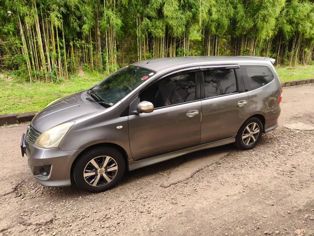 Nissan Grand livina 2011 hws annivesary