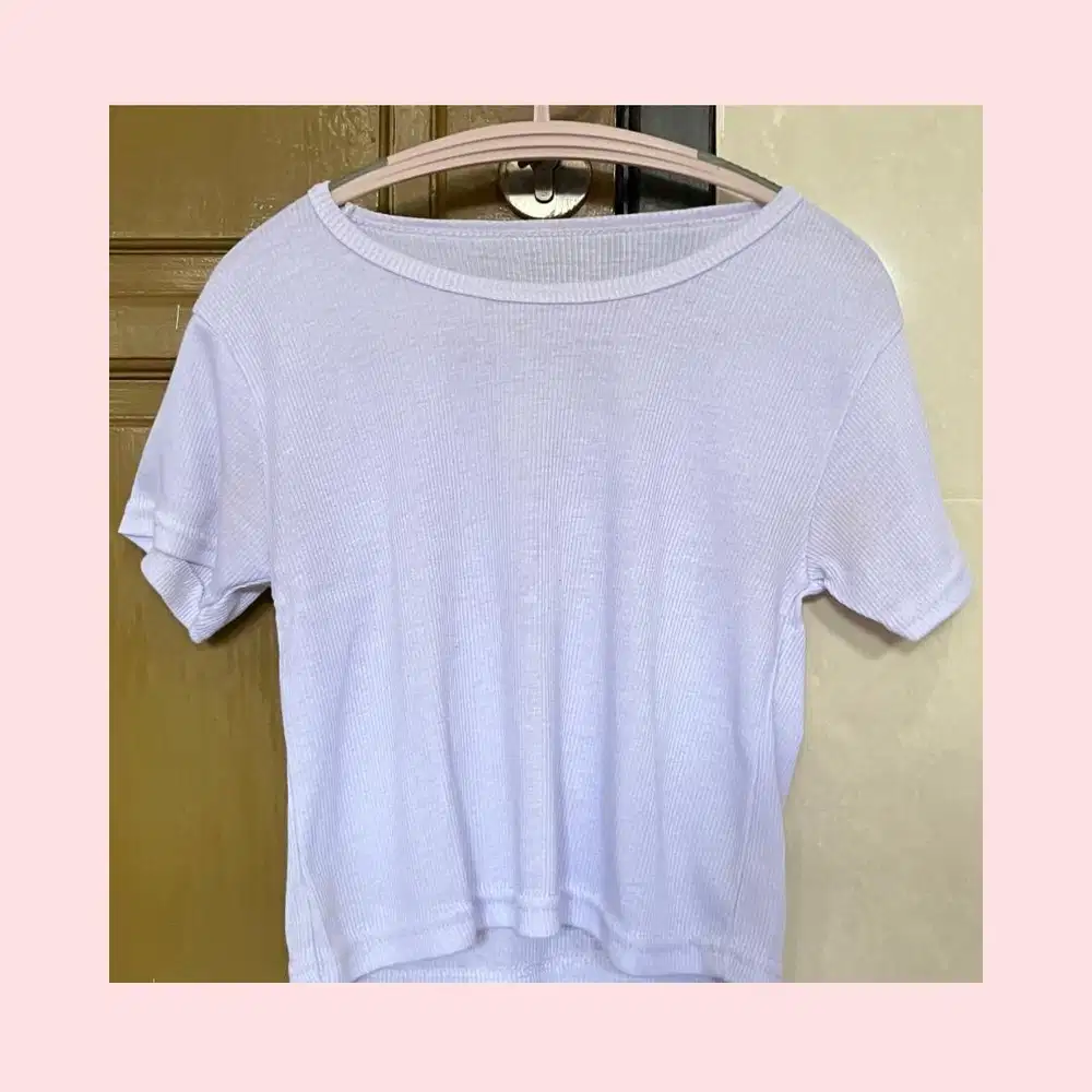 (PRELOVED) KAOS LENGAN PENDEK