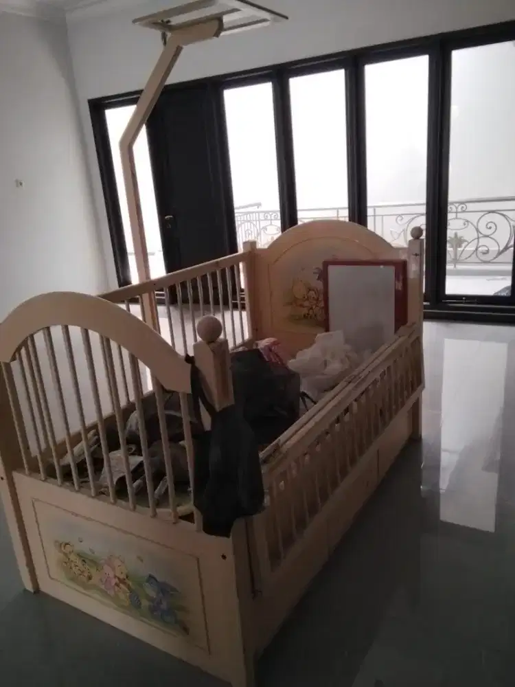 Tempat Tidur Bayi