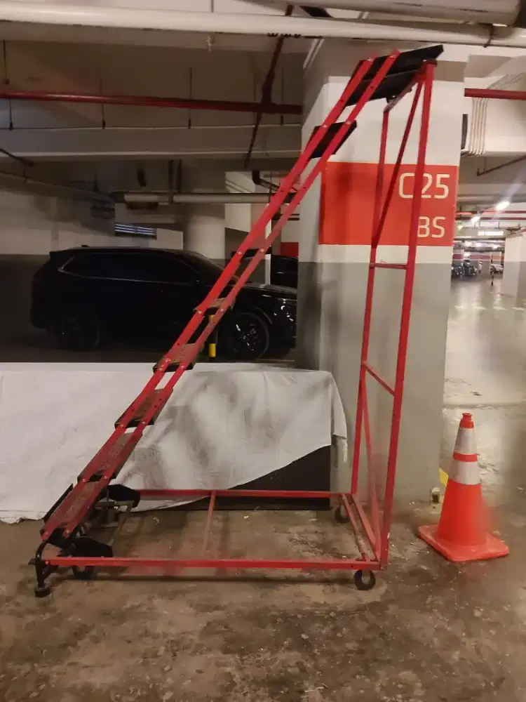 Tangga dorong Krisbow